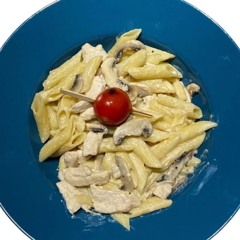 Kremalı Mantarlı Tavuklu Penne